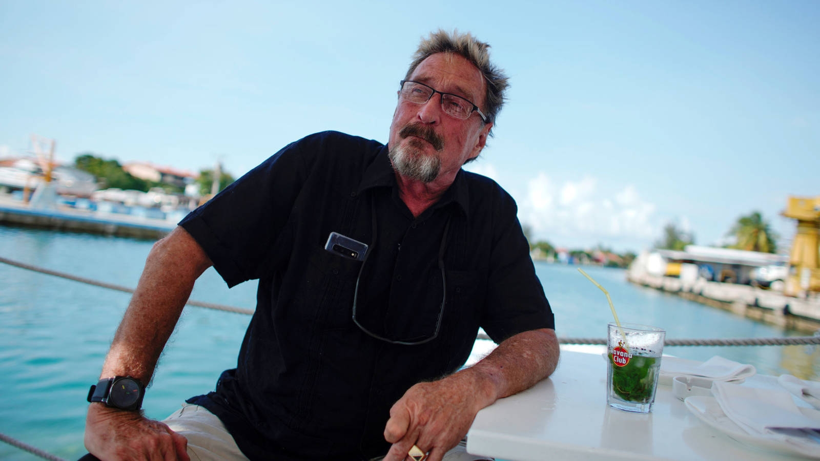 John-mcafee-criptomoedas-espanha-Empresário-bitcoin-hotel-daurada-park-catalunha