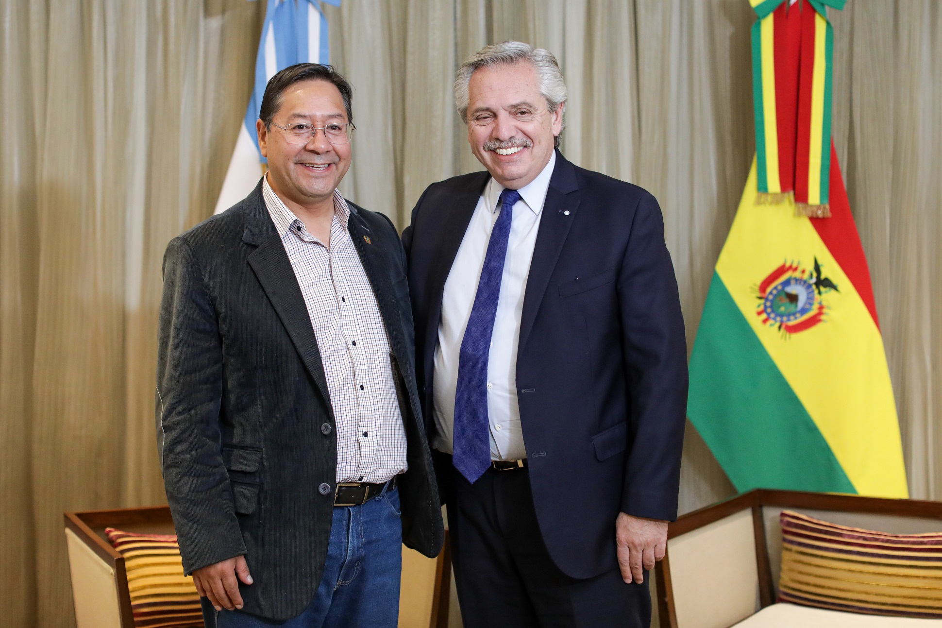 Alberto Fernandez, Presidente da Argentina à Esquerda e Luis Arce, Presidente da Bolívia à Direita