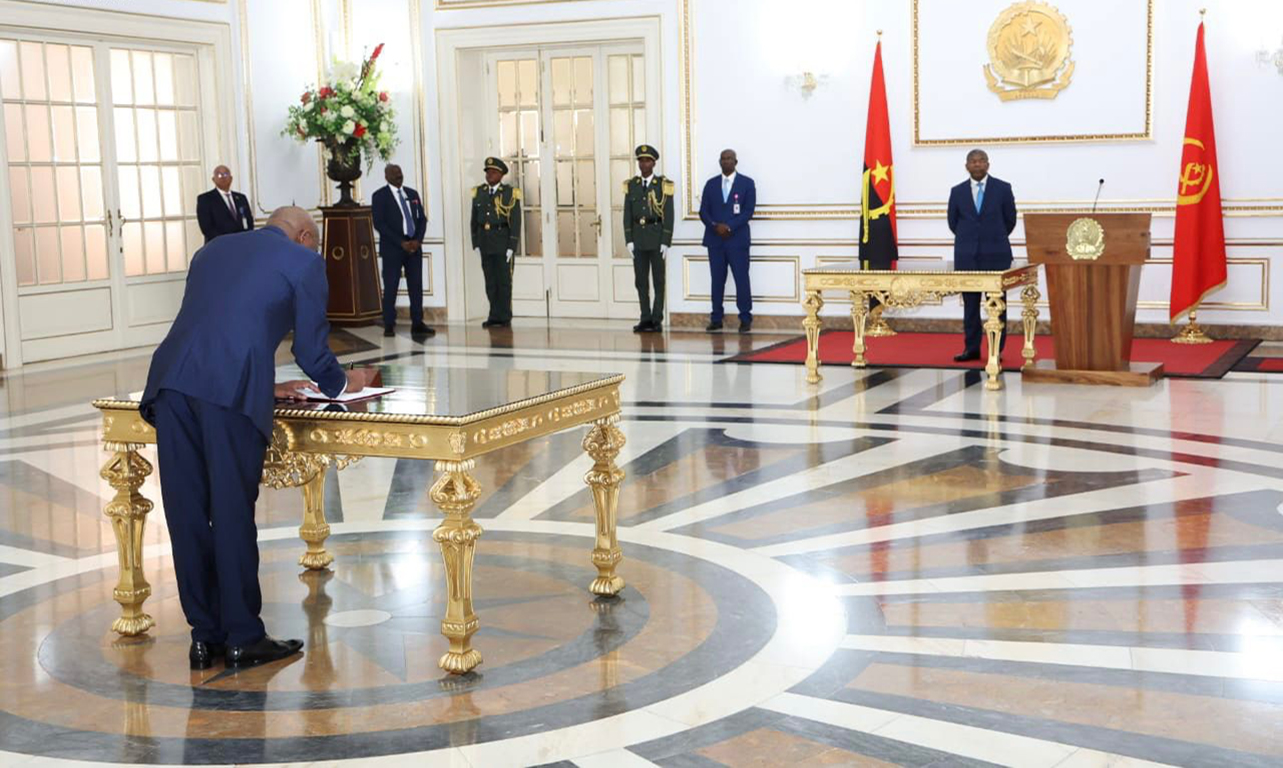 Manuel António Tiago Dias e o Presidente João Lourenço na Sua Tomada de Posse de Governador do BNA - Banco Nacional de Angola