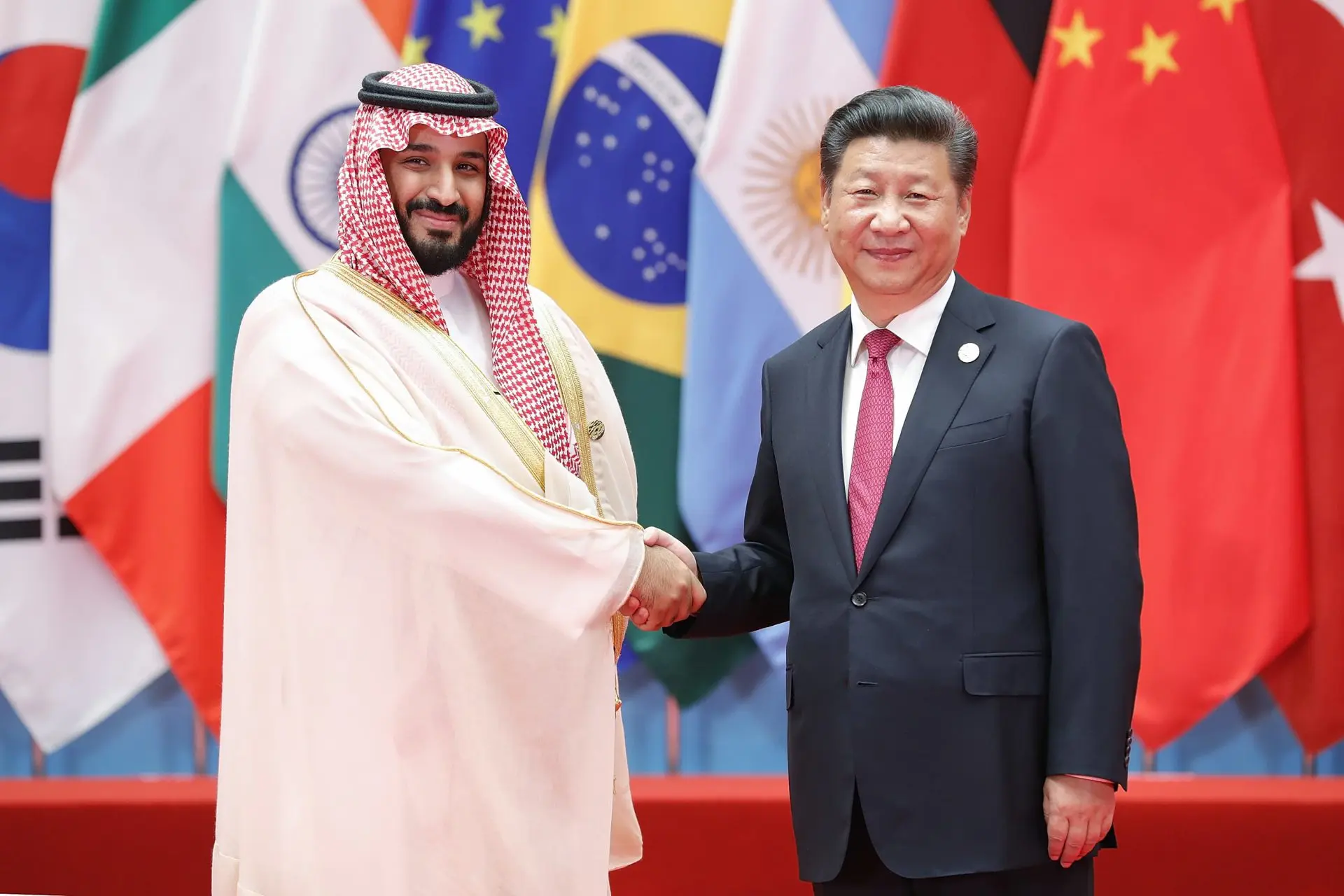 BRICS Ara?bia Saudita Assina Acordo de $ 5,6 Bilho?es com Empresa Chinesa de Vei?culos Ele?tricos