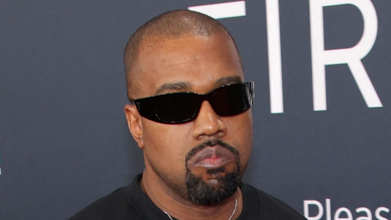 Kanye West ‘Ye’ rejeita token YZY e afirma que o seu Instagram foi hackeado